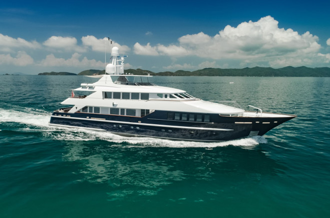 M/Y LADY AZUL | HEESEN YACHTS