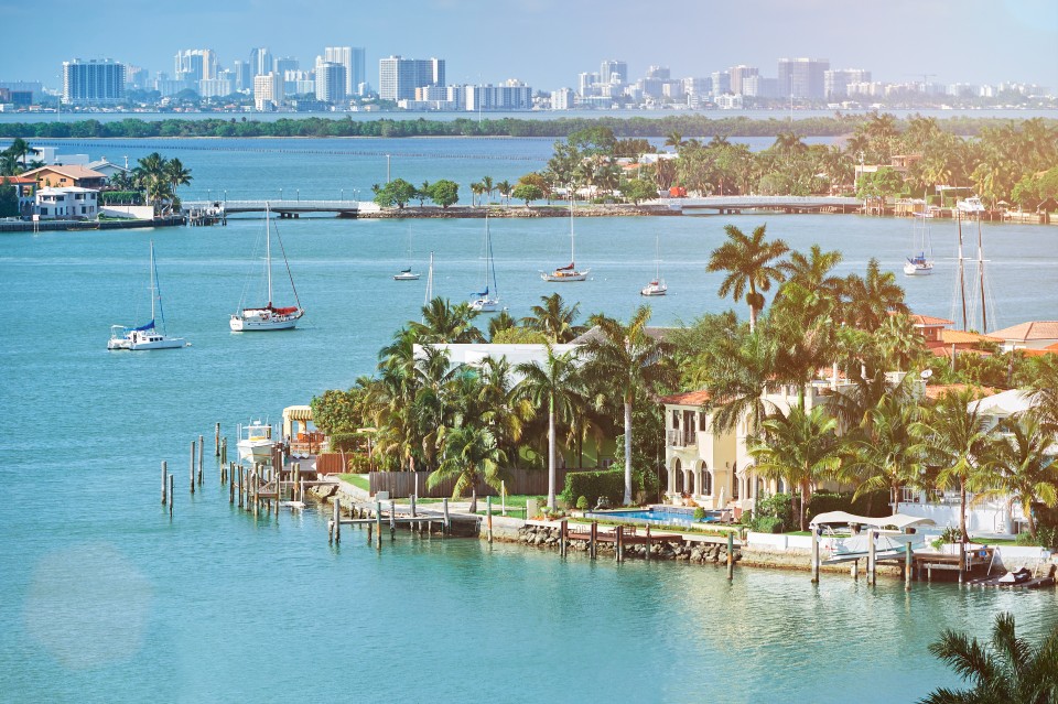 Miami yacht charter - Natural Beauty & City Sophistication