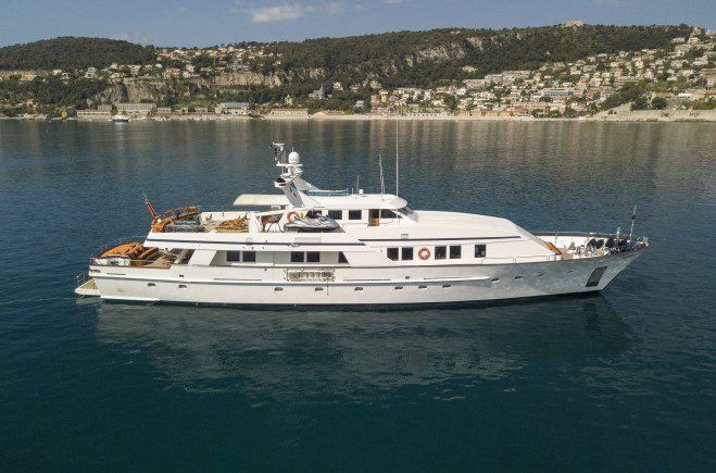 Fiorente Yacht Charter